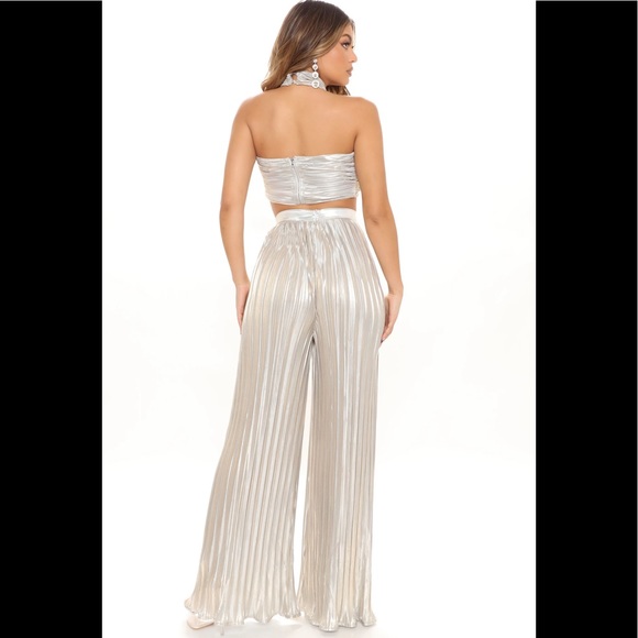 Metallic Set! Beautiful for NYE or party! Brand New - Picture 2 of 5